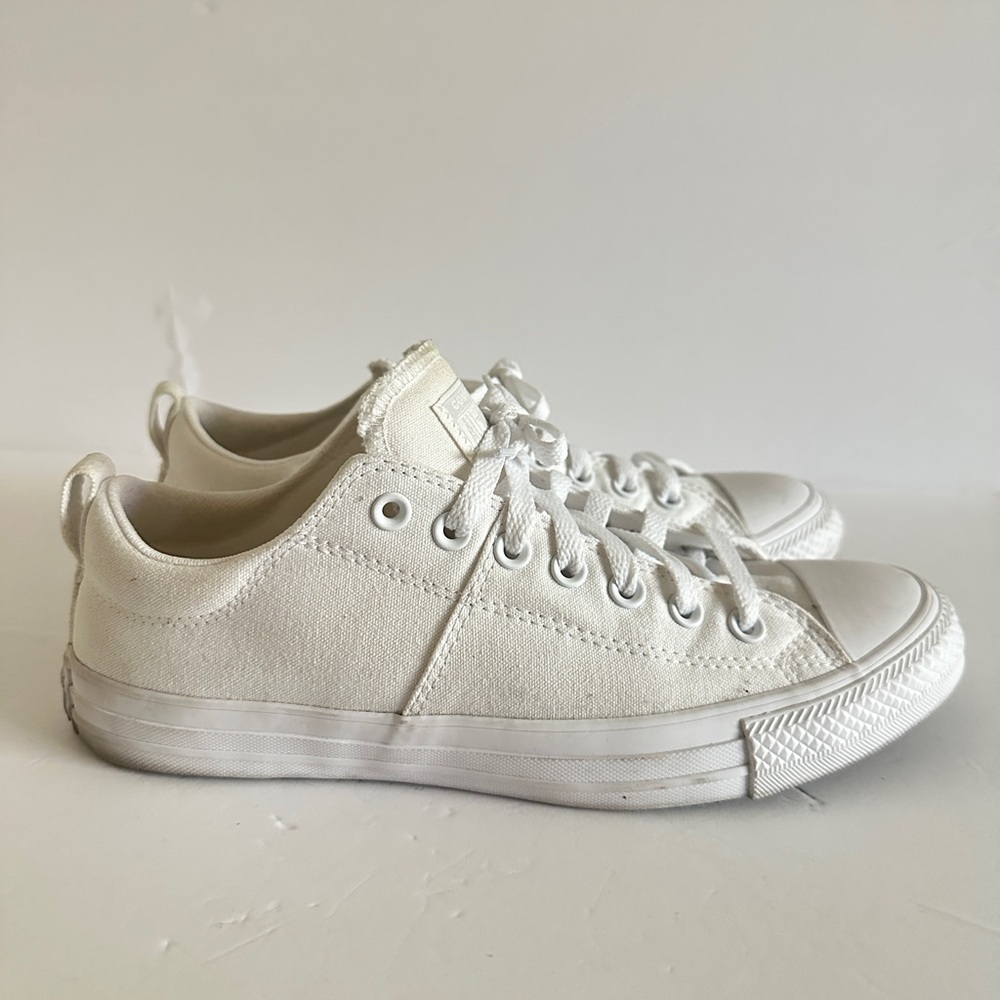 Converse White Sneakers Low Tops, lightly used